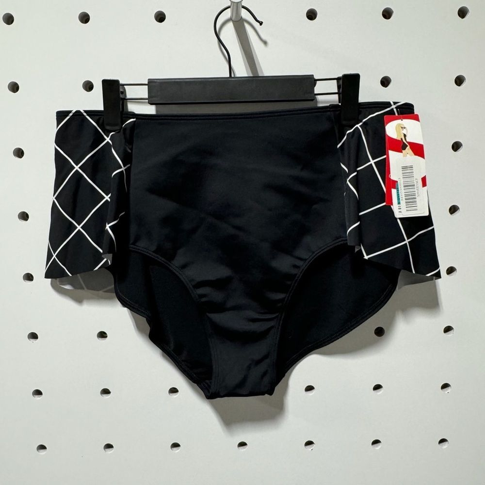 SPANX- NWT Geometrical Flirty Skirted Swim Bottom in Black & White- Size 16